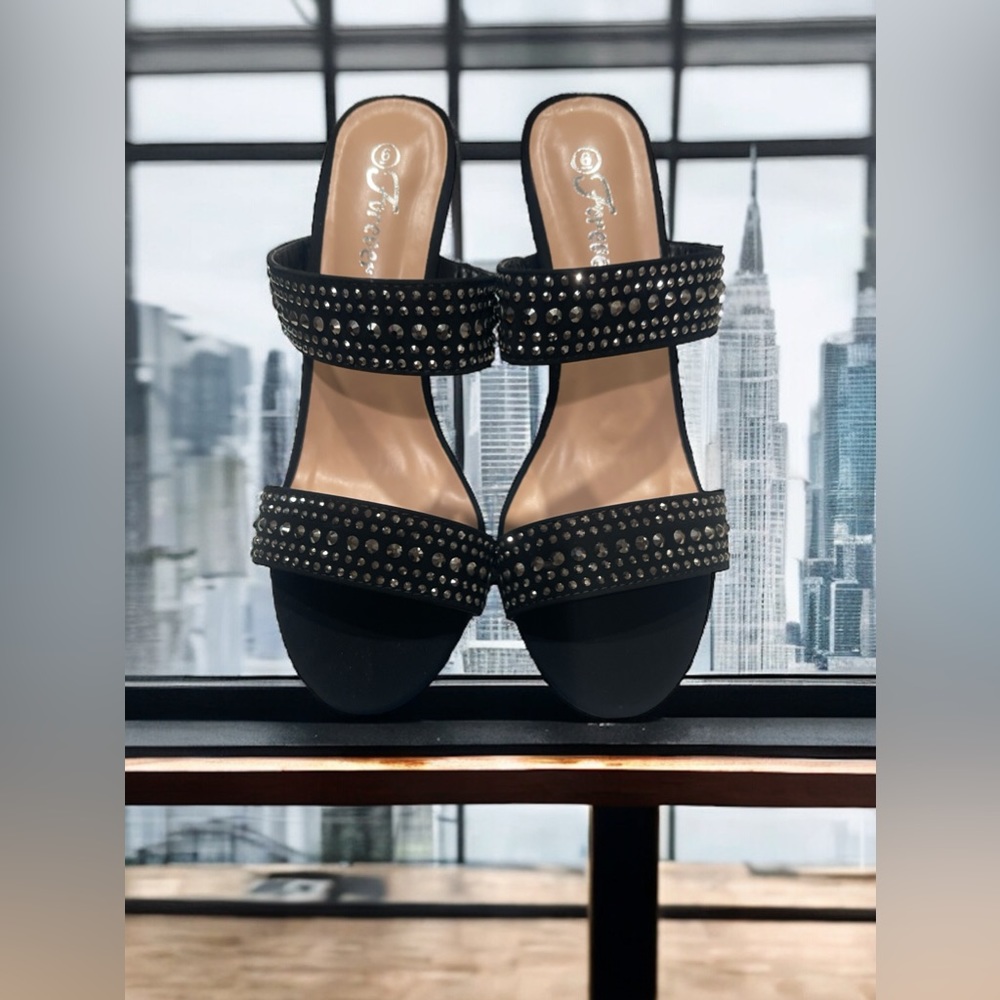 FOREVER TWO BLACK STRAP WITH RHINESTONES. NWOT SIZE 6, 4 inch heel.